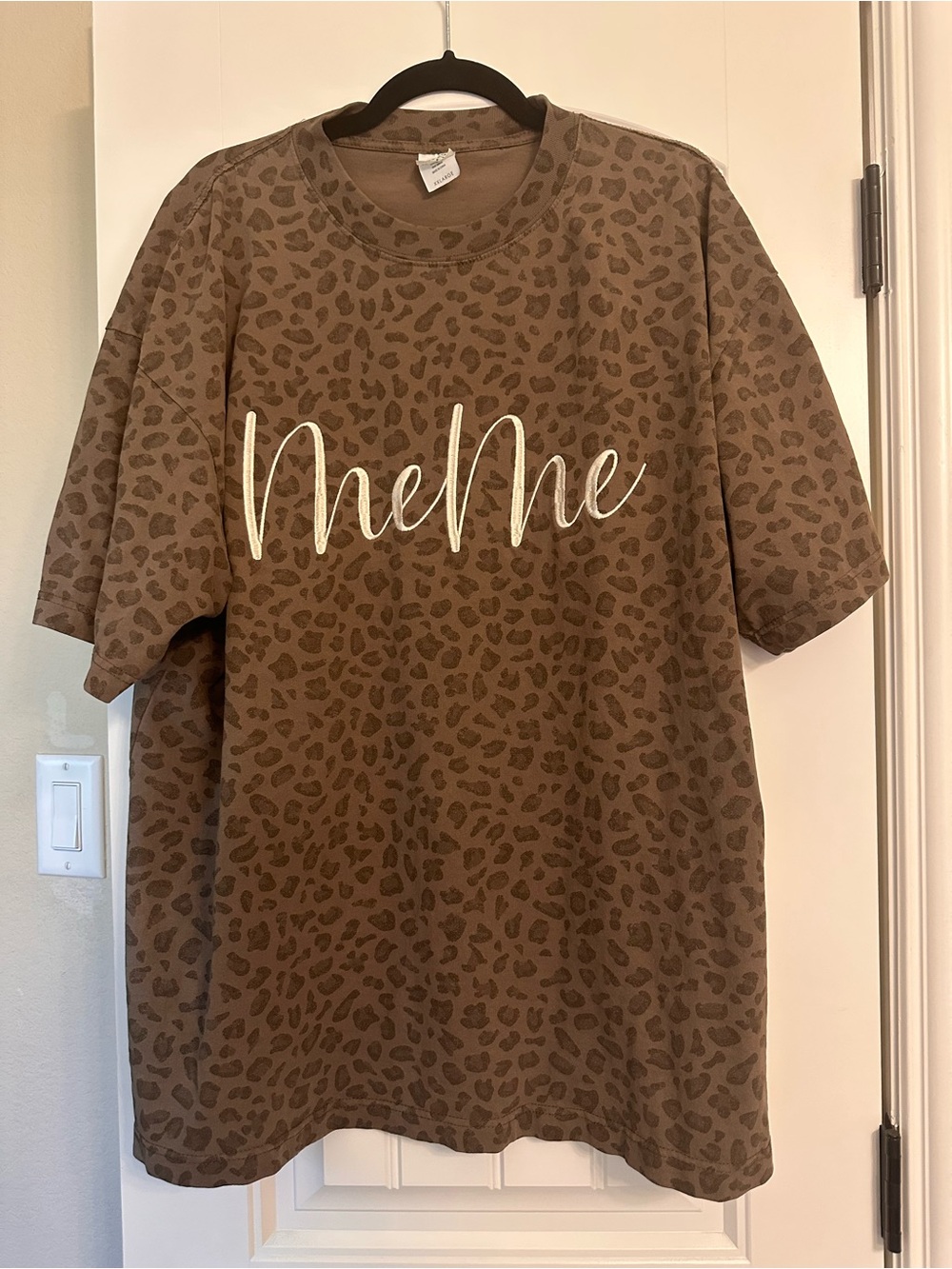 MeMe Leopard Print Graphic Tee in Brown
